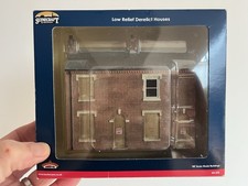 PRICE REDUCED - OO gauge BNIB