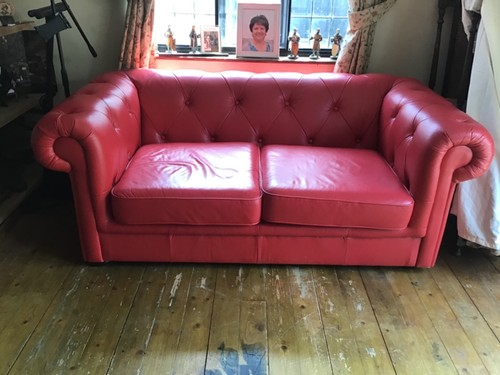 Red chesterfield style sofa - red,