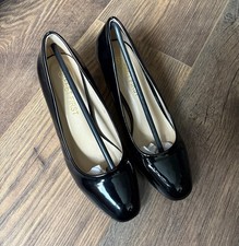 NEW Without Box Black Patent leather Court Sizes, Mid Block Heel Size 5