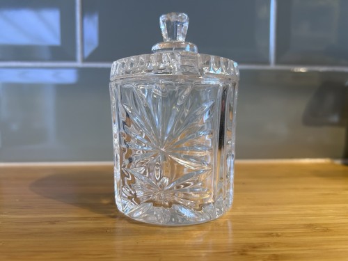 Beautifully cut crystal - beautifully, lidded