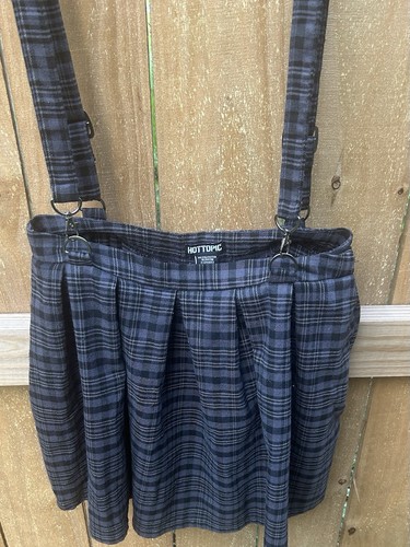 Hot topic size medium plaid - hot,