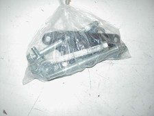 Engine Retaining Bolt Set