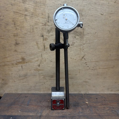 Eclipse magnetic clock stand