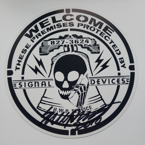 Massive signed skullphone - massive,