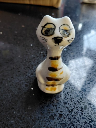 Small cat figurine - -, guernsey