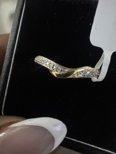 9ct yellow gold real diamond - yellow,