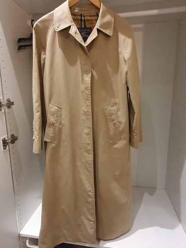 Burberrys trench coat beige - trench,