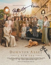 Hugh Bonneville Phyllis Logan Penelope Wilton Signed 10x8 Downton Abbey Photo