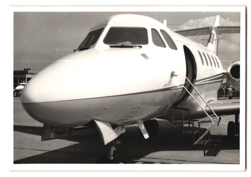 Photographs a hawker - a,