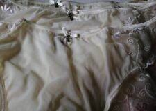 Free P&P Shapely Figures