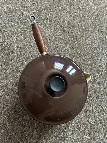 Creuset 22cm cast iron - le,