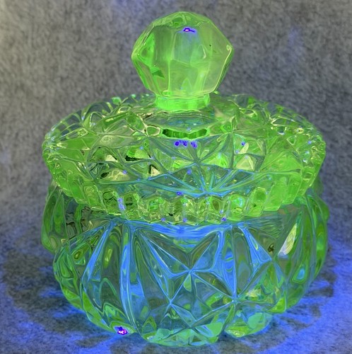 Green glass trinket - green,
