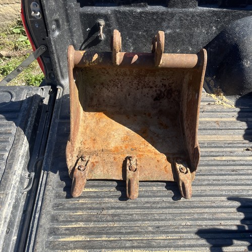 Digger bucket 30mm pin 450mm - bucket,