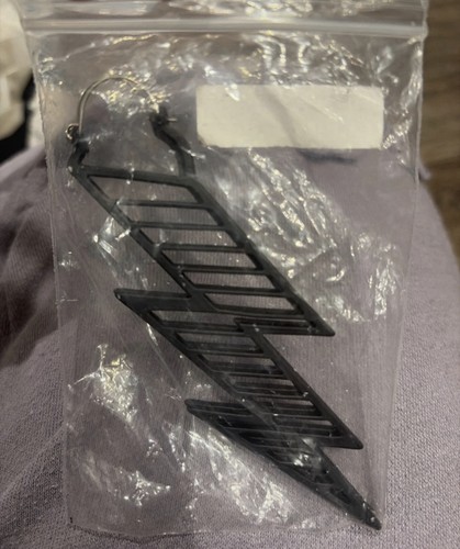 Black metal lightning bolt - metal, pin