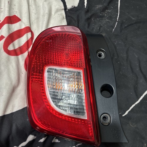 Passengers tail light nissan - light,