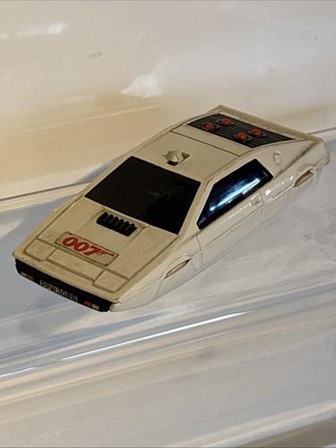 Corgi toys james bond - toys,