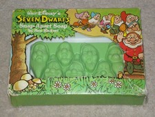 VINTAGE WALT DISNEY'S SEVEN DWARFS DWARVES BOXED SNAP-APART SOAP BY BEN RICKERT