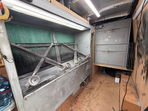 Spray booth for alloy wheels - alloy,