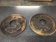 PAIR MGB GT BGT TUBE REAR AXLE BRAKE BACK PLATE AS REMOVED  SECOND HAND USED