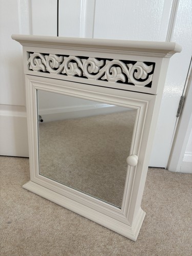 Shabby chic style cream - shabby,