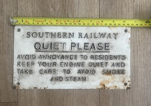 Quiet please railway sign - "quiet, please"