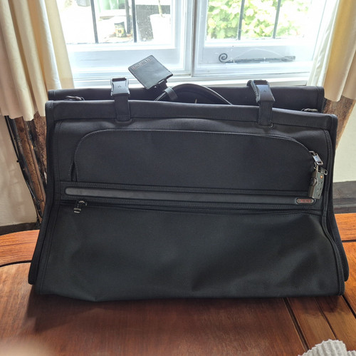 Tumi black alpha trifold - tumi,