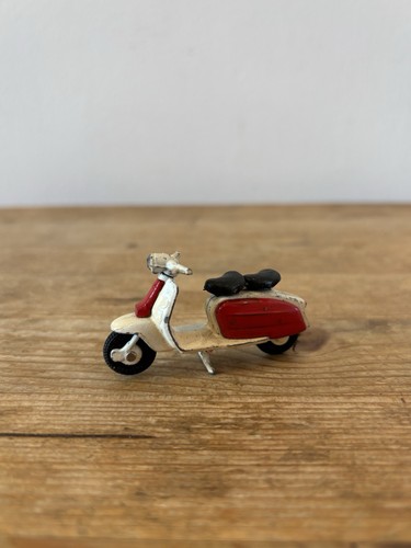 Britains 9685 lambretta - britains,