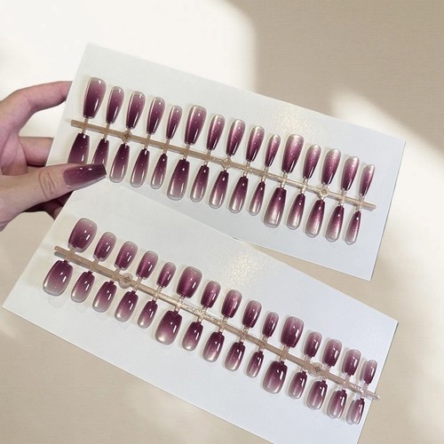 Press nails short square - on,