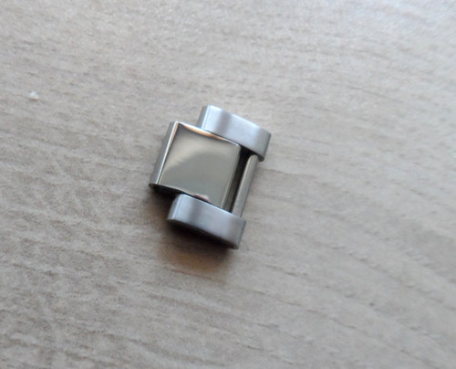 Polished steel oyster - 16,