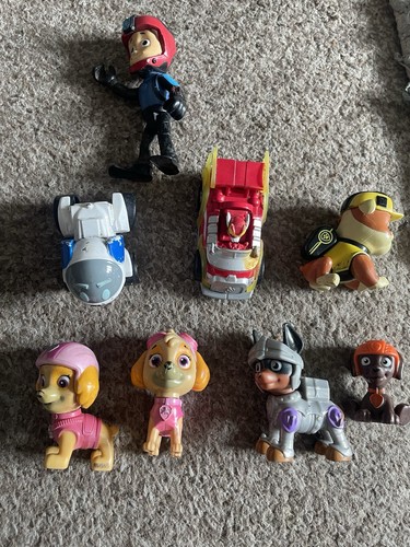 Paw patrol figures - 9,