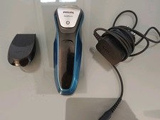 Philips Aqua Touch 5000 Series Electric Razor, Charging Plug And Trim Attachment