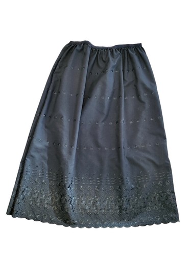 Black white broderie anglaise - black/white,