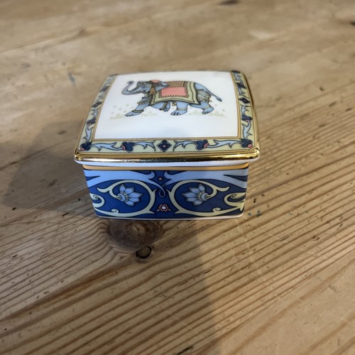 Wedgwood blue elephant - blue, bone