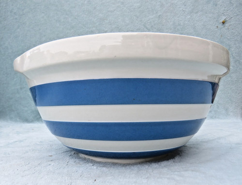 Vintage green cornish ware - t,