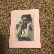 CHUNG HA 1ST MINI ALBUM HANDS ON ME CD  Kpop 