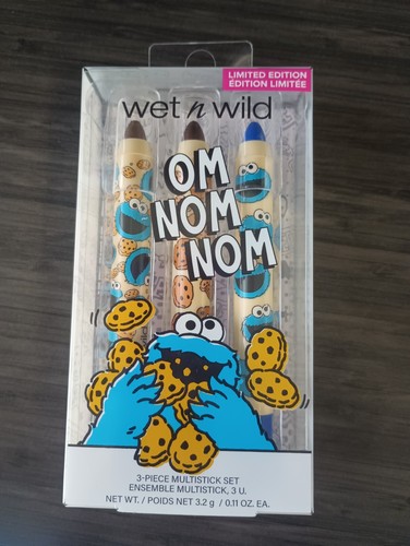 Wet wild nom - wild, om