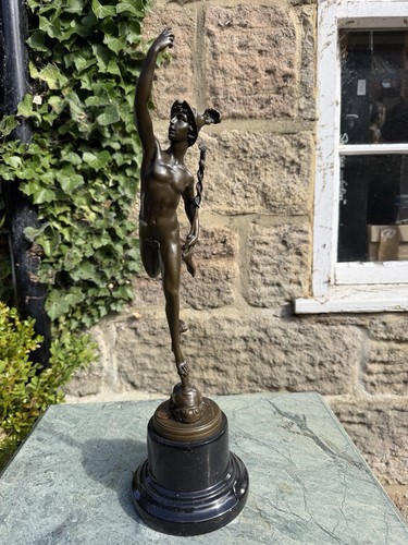 Large bronze sculpture flying - large,