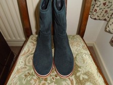 BOOTS -CLARKS BLACK SUEDE CALF