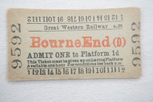 1956 bourne end gwr platform - bourne,