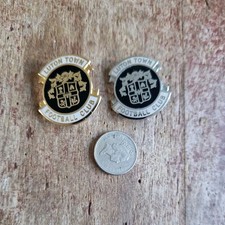 LUTON  TOWN  F C - 2 x VINTAGE  80's  SHIELD  COLLECTABLE  FOOTBALL Pin  BADGES