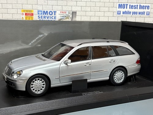 Boxed kyosho - 1:18,