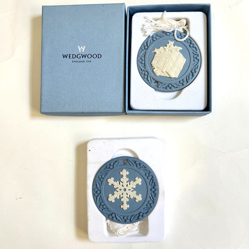 Wedgewood blue jasperware - 2, x