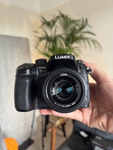 Panasonic lumix gh4 mirrorless - panasonic,