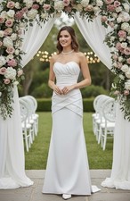 Elegant Bride, Bridesmaid