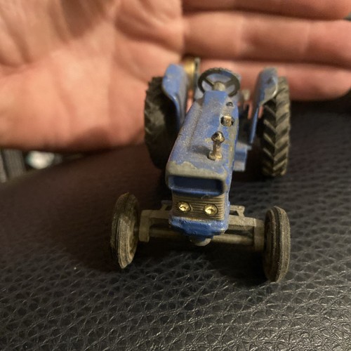 Corgi toys ford 5000 - ford,