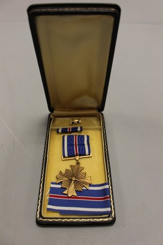 Wwii distinguished flying - us,