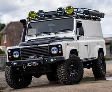 Land Rover Defender Hyena
