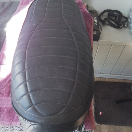 Triumph t140 seat - triumph,