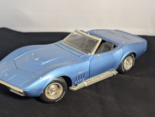 This scale die cast - 1:18,