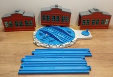 Tomy Trackmaster Engine Sheds and Turntable - Thomas & Friends (2004)